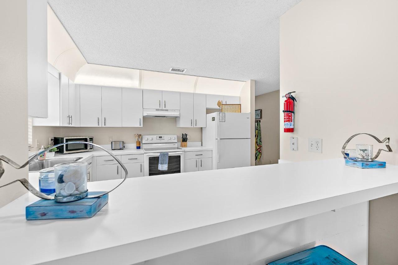 Serene Seaside Retreat - Dog Friendly - 2Br Townhouse With Shared Heated Pool Steps To Paradise Beach! メルボルン エクステリア 写真