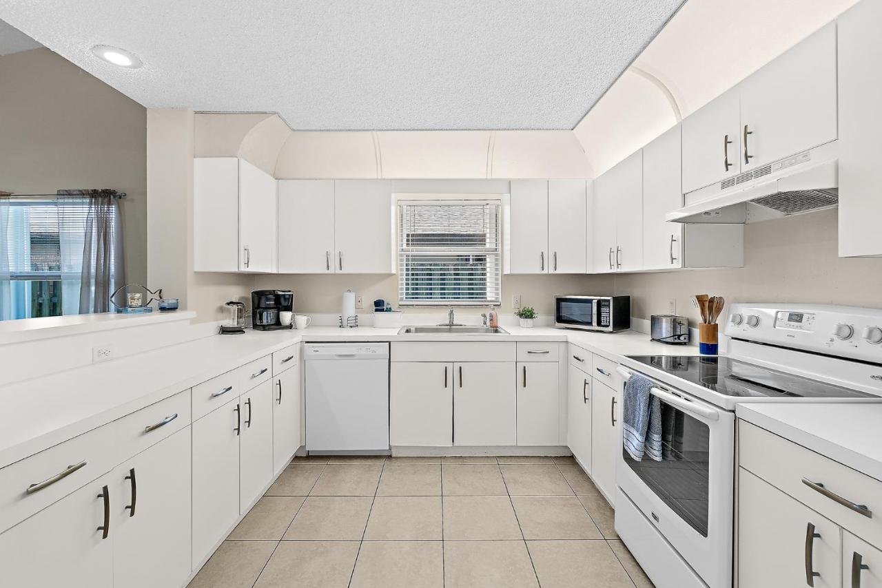 Serene Seaside Retreat - Dog Friendly - 2Br Townhouse With Shared Heated Pool Steps To Paradise Beach! メルボルン エクステリア 写真