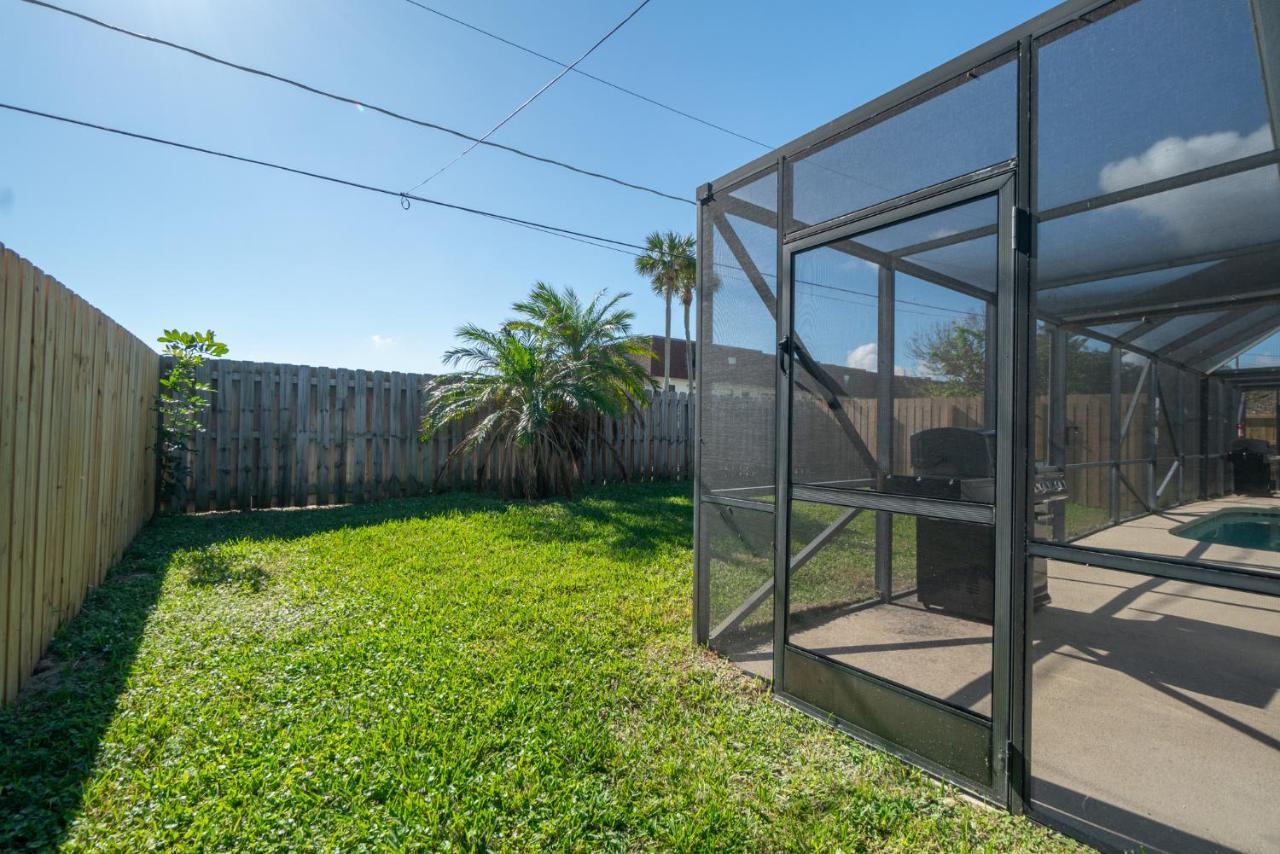 Serene Seaside Retreat - Dog Friendly - 2Br Townhouse With Shared Heated Pool Steps To Paradise Beach! メルボルン エクステリア 写真