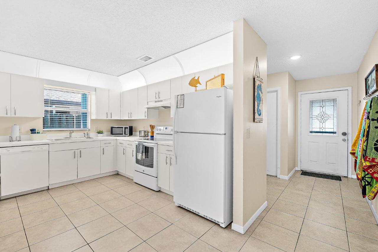 Serene Seaside Retreat - Dog Friendly - 2Br Townhouse With Shared Heated Pool Steps To Paradise Beach! メルボルン エクステリア 写真